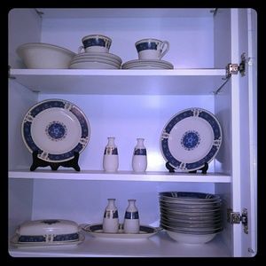 Carico Fine China / Renaissance 7951 Japan / 75 pi